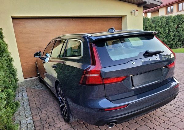 Volvo V60 cena 88800 przebieg: 203000, rok produkcji 2019 z Opoczno małe 379